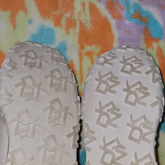 DKNY Women's Size 8.5 Kari-slip on white & silver sneakers - Picture 10 of 12